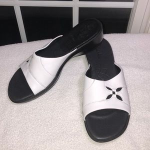 NEW Clark’s wedge slip on sandals